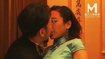 Experience the tantalizing realm of Chinese massage parlors with Su Qing Ke in this steamy video.